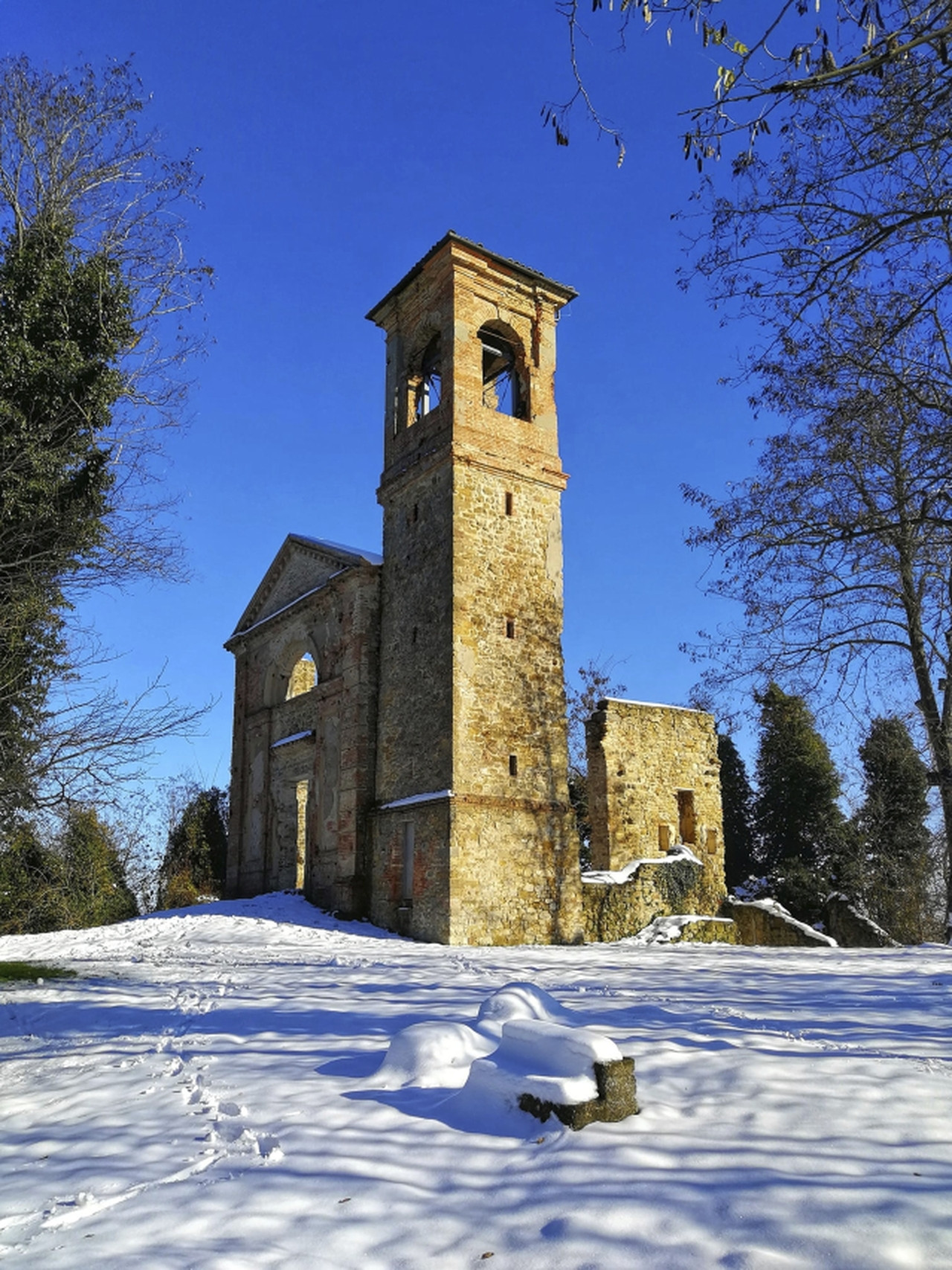 Settefonti con vestito invernale